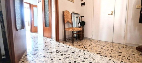 3 rooms Apartment in Naples, Italy No. 80819 3