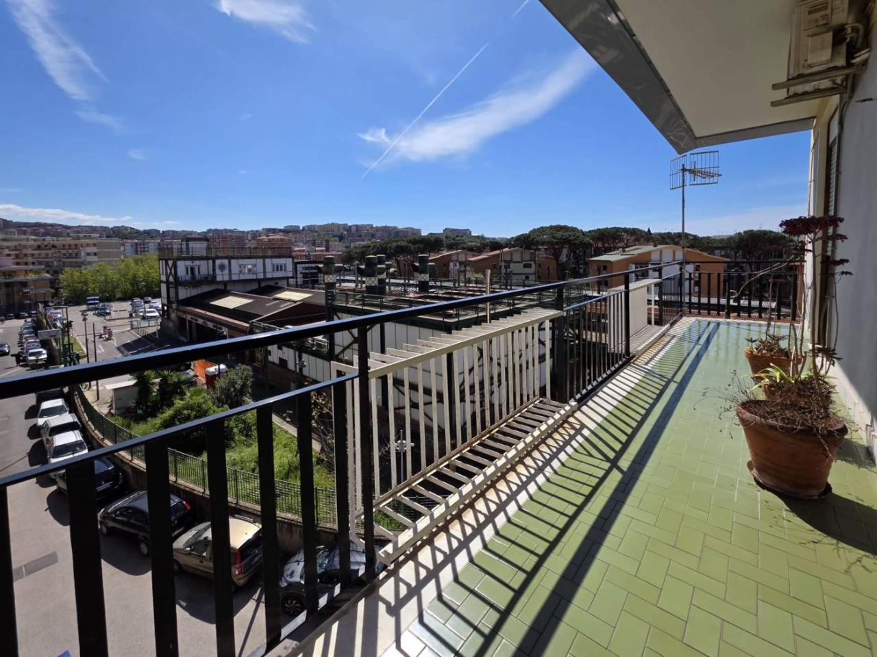 3 rooms Apartment in Naples, Italy No. 80819