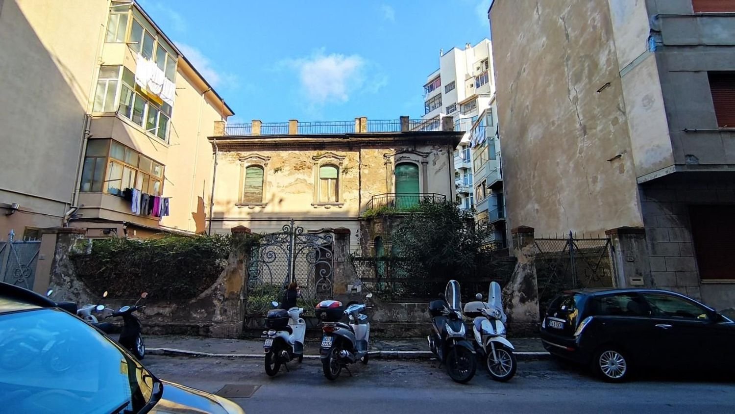 350m² Building in Piombino, Italy No. 46423