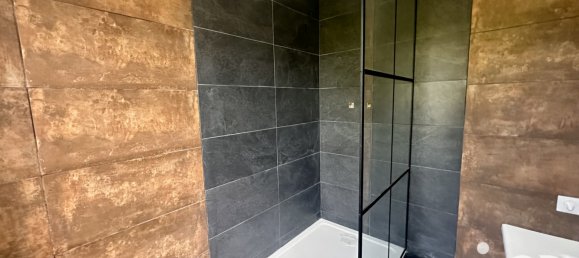 Casa de 3 dormitorios en Plailly, France No. 263391 2