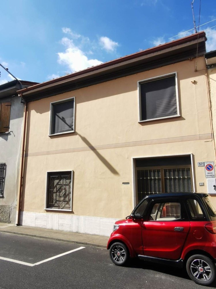 Дом с 4 комнатами в Боццоло, Италия № 5071