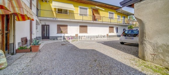 2 Schlafzimmer Haus in Cassano Magnago, Italy, Nr. 365569 3