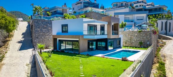 Villa de 4+1 en Kargicak, Turkey No. 40359 3