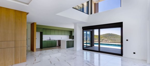 Villa de 4+1 en Kargicak, Turkey No. 40359 13