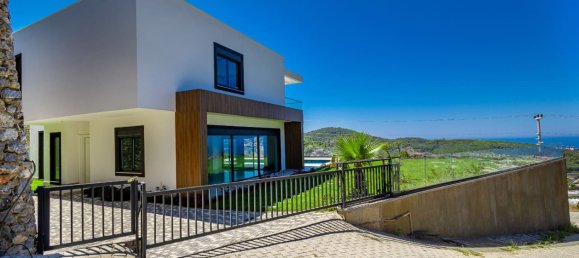 Villa de 4+1 en Kargicak, Turkey No. 40359 5