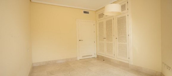 Apartamento de 3 dormitorios en Marbella, Spain No. 146737 9