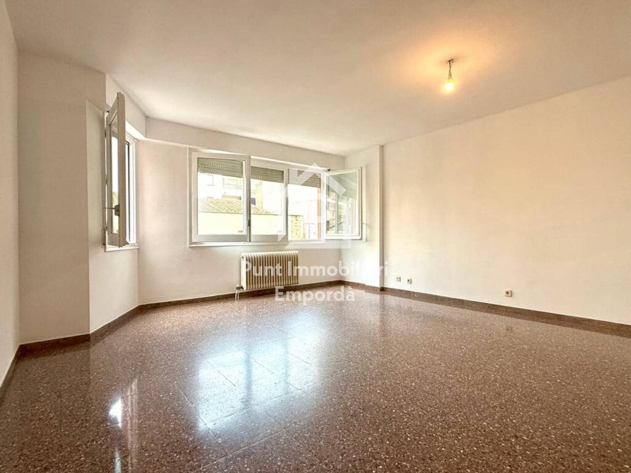 3 غرف نوم شقة في Figueres, Spain رقم 245135