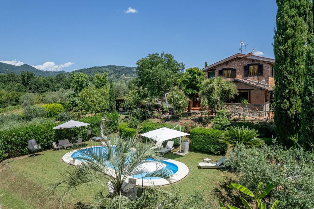 3 bedrooms Villa in Montecatini Terme, Italy No. 57413