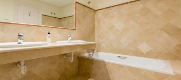 3 bedrooms Townhouse in Marbella, Spain No. 63852 6