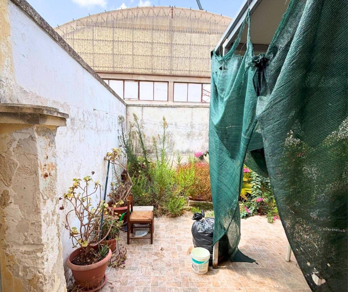 Квартира с 2 спальнями в Лечче, Италия № 262941