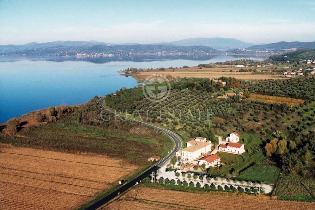 5 rooms Building in Magione, Italy No. 233754