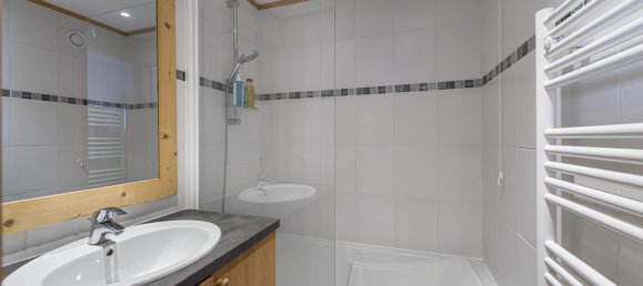 2 bedrooms Apartment in Les Belleville, France No. 484 11