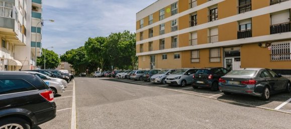 65m² Commercial property in Oeiras, Portugal No. 82372 15