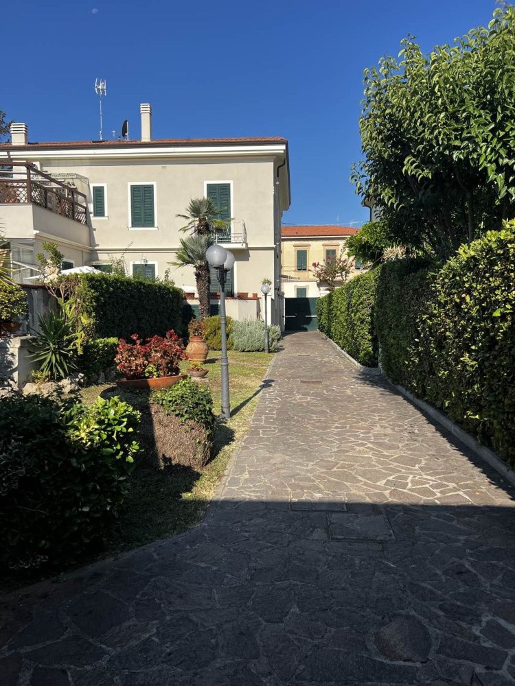 5-salle Maison à Livorno, Italy No. 230121