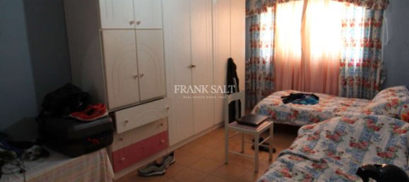 Casa de 5 dormitorios en Pembroke, Malta No. 4115 15