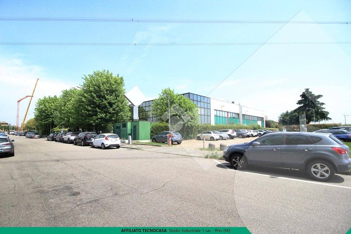 5 rooms Office in Arese, Italy No. 132449