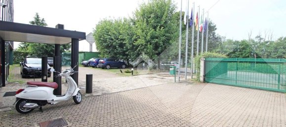 5 rooms Office in Arese, Italy No. 132449 8