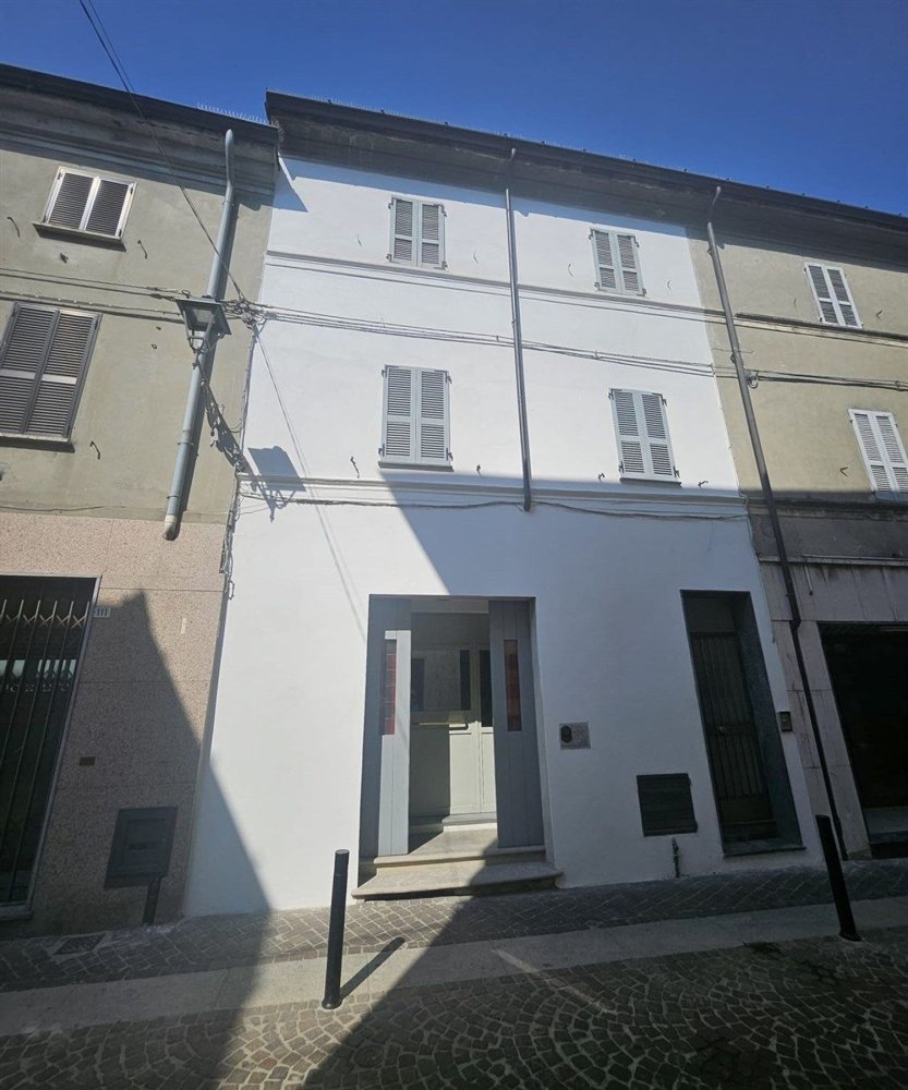 Apartamento de 3 dormitorios en Borgonovo Val Tidone, Italy No. 365265