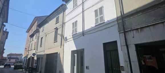 Apartamento de 3 dormitorios en Borgonovo Val Tidone, Italy No. 365265 4