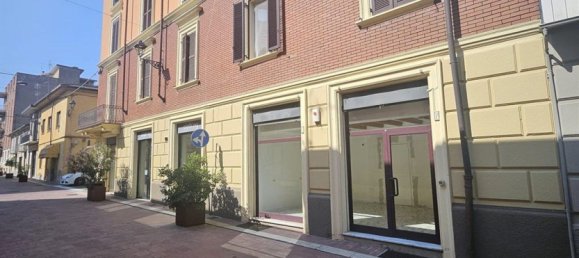 Apartamento de 3 dormitorios en Borgonovo Val Tidone, Italy No. 365265 2
