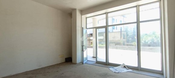 1 room Commercial property in Cosenza, Italy No. 36184 2