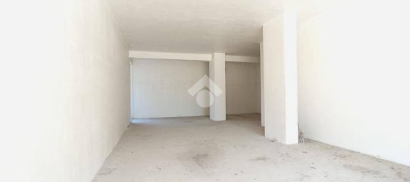 1 room Commercial property in Cosenza, Italy No. 36184 4