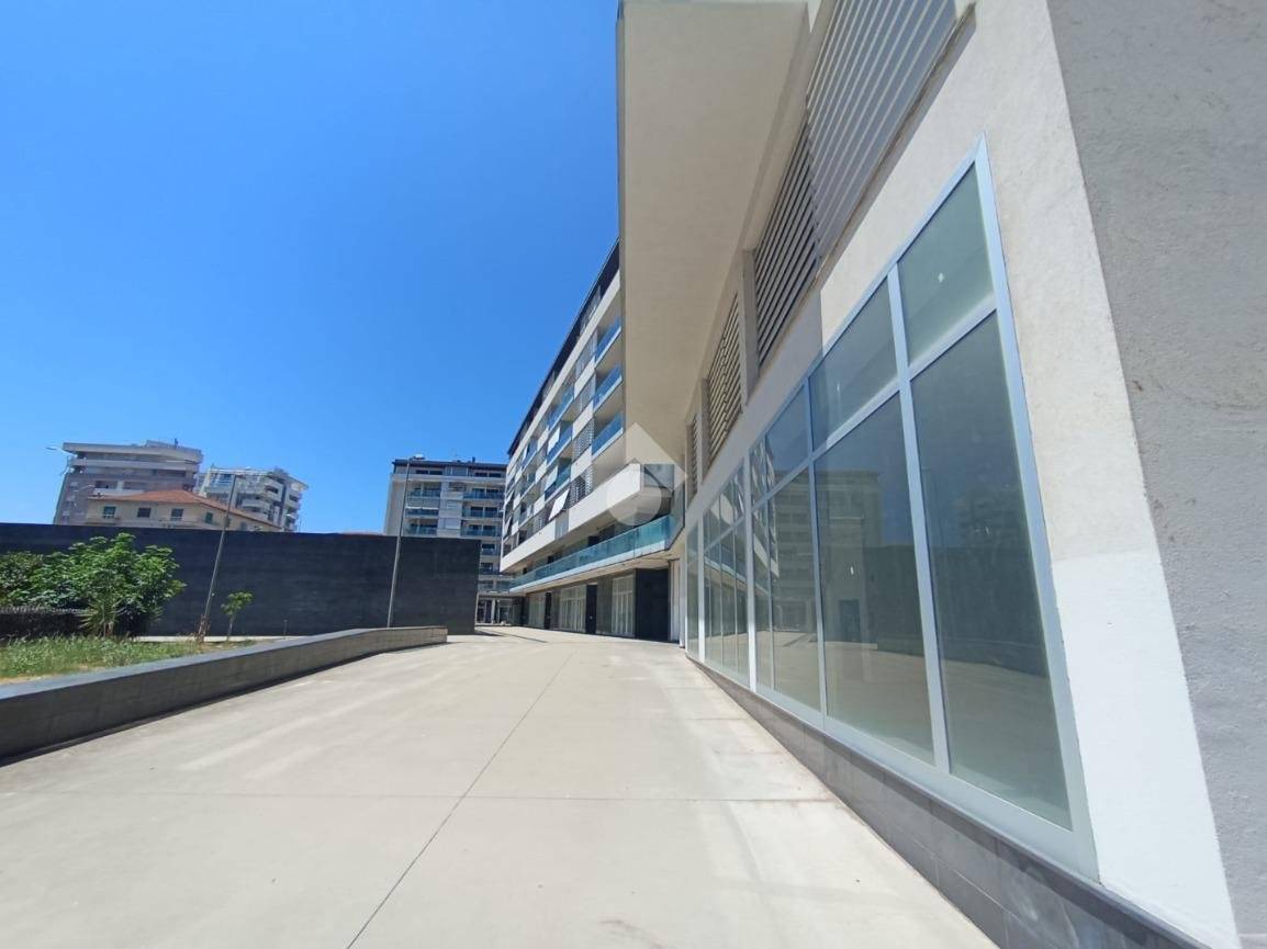 1 room Commercial property in Cosenza, Italy No. 36184