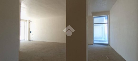 1 room Commercial property in Cosenza, Italy No. 36184 5