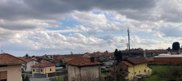 Квартира с 4 комнатами в Биелла, Италия № 53264 11