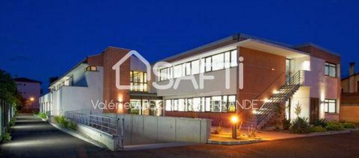 1800m² Office in Toulouse, France No. 19591