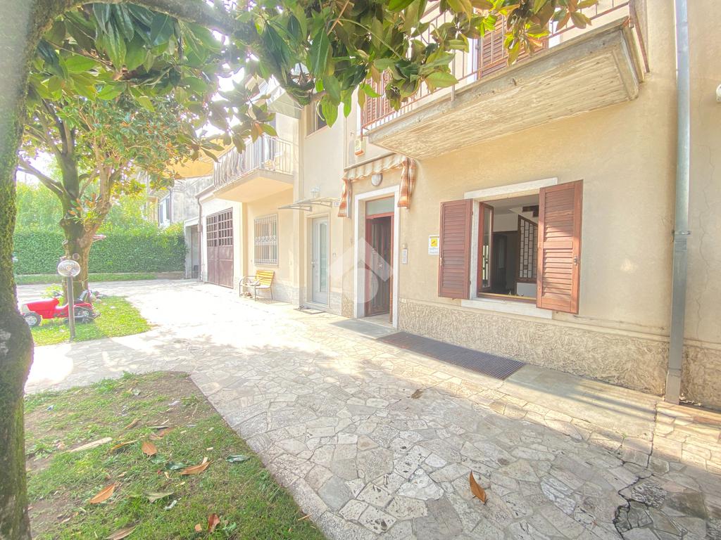 4 bedrooms Villa in Verona, Italy No. 393627