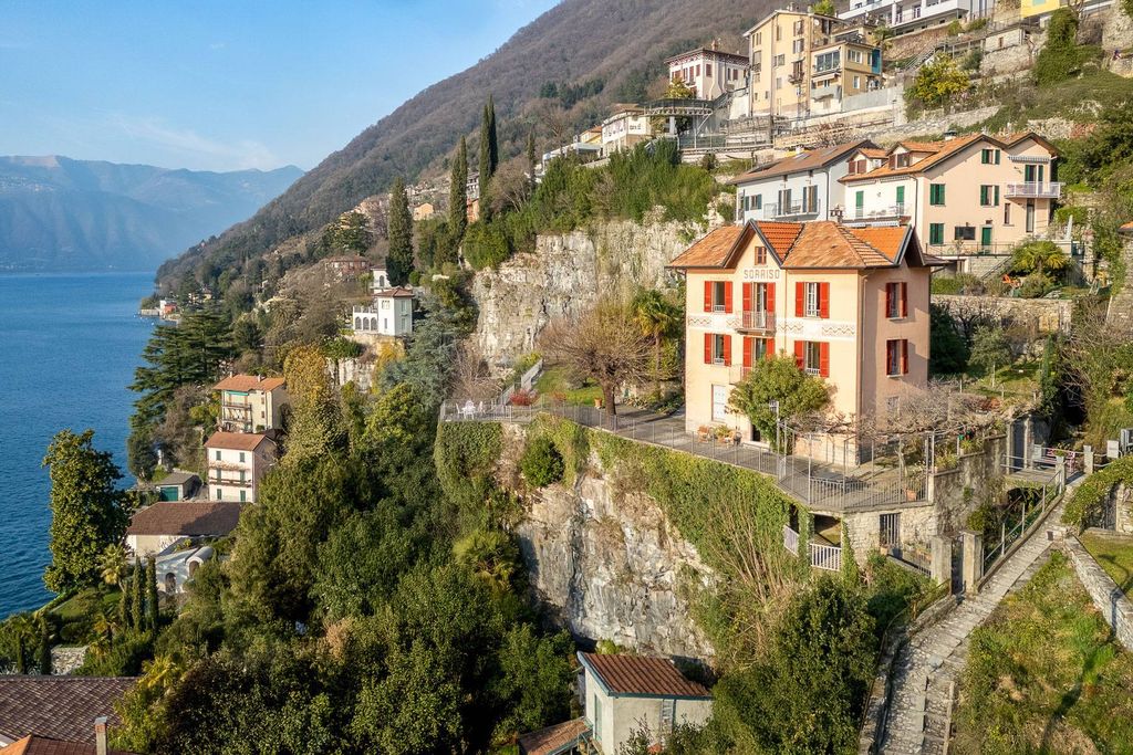 6 bedrooms Villa in Pognana Lario, Italy No. 57407