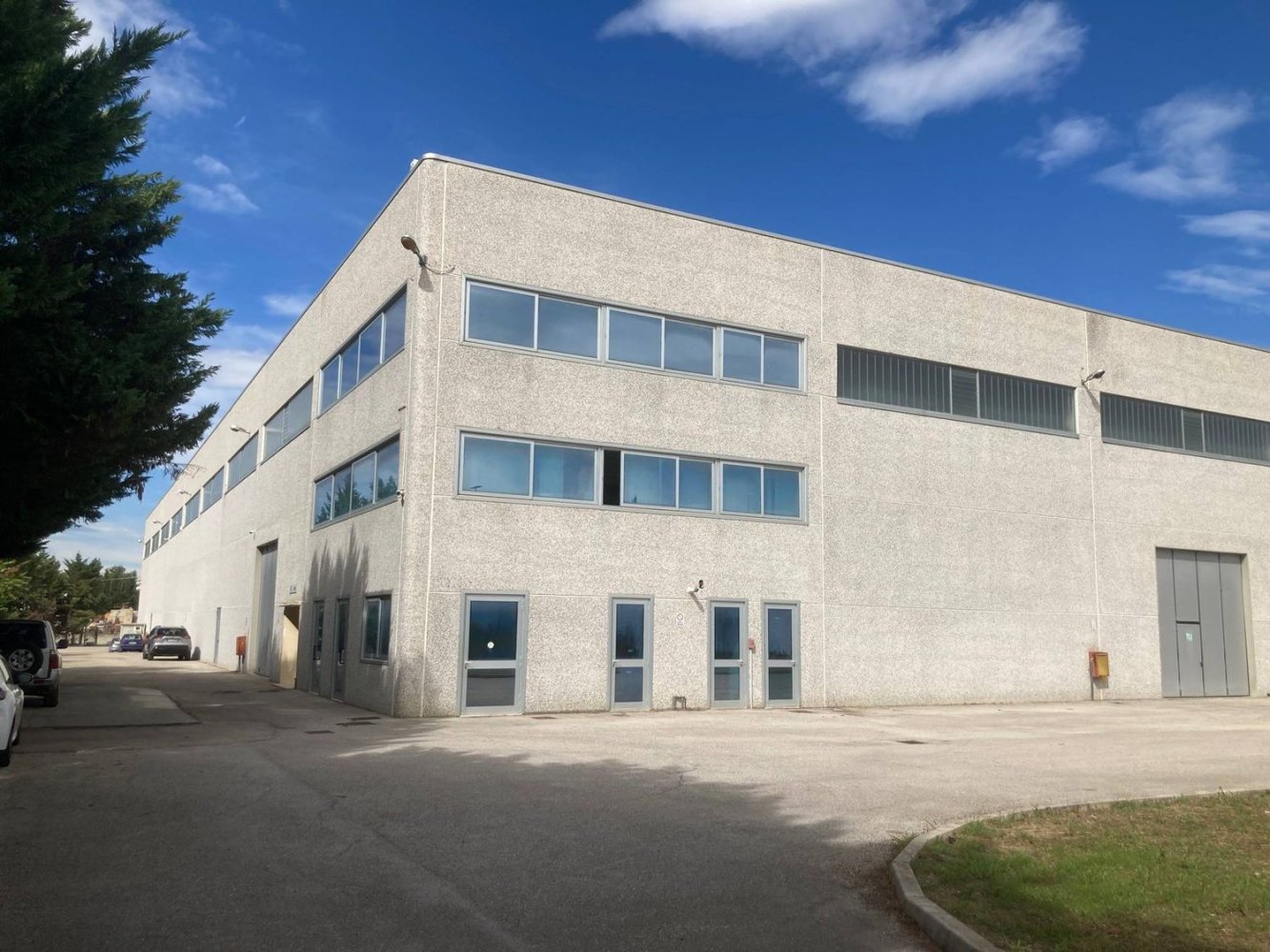  مستودع في Cepagatti, Italy 4100متر مربع رقم 165270