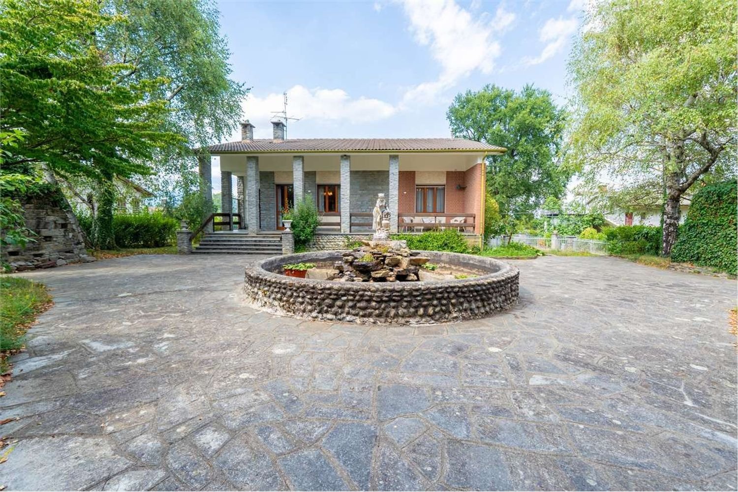 5 rooms Villa in Bagnolo Piemonte, Italy No. 257414