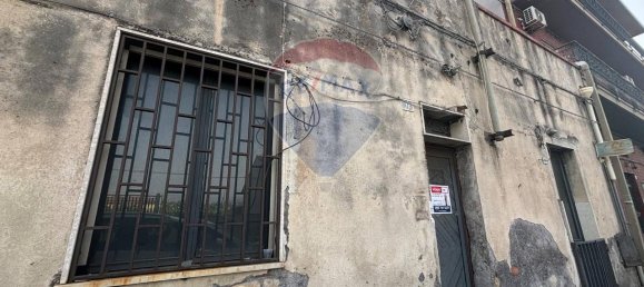 5 rooms Apartment in Camporotondo Etneo, Italy No. 82672 2