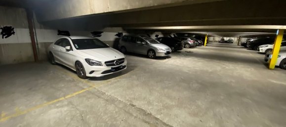  Parking in Paris, France No. 350496 2