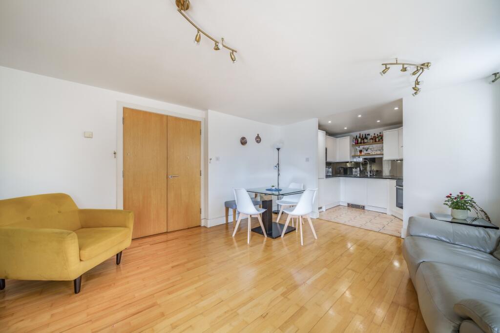 2 bedrooms Apartment in London, United Kingdom No. 13467