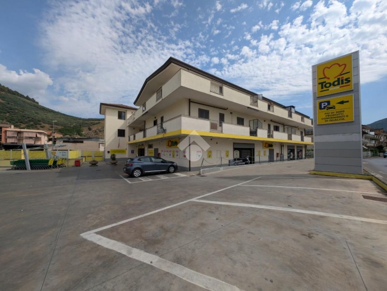 887m² Commercial property in San Felice a Cancello, Italy No. 335856
