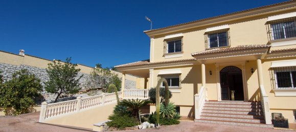 4 bedrooms Villa in Alhaurin de la Torre, Spain No. 146560 3