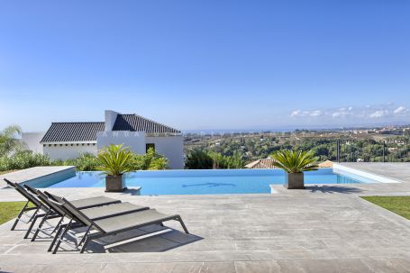 6 bedrooms Villa in Malaga, Spain No. 22762