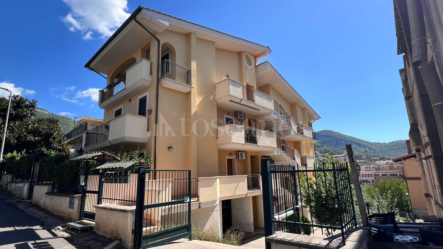 4 rooms House in Marcellina, Italy No. 385645