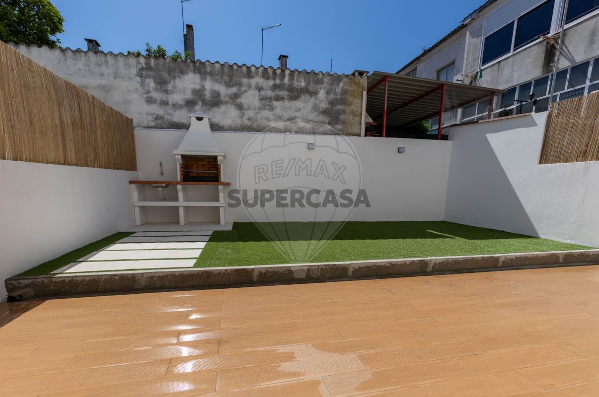 2 bedrooms Apartment in Entroncamento, Portugal No. 351037