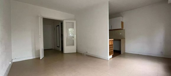 Studio à Courbevoie, France No. 349184 3