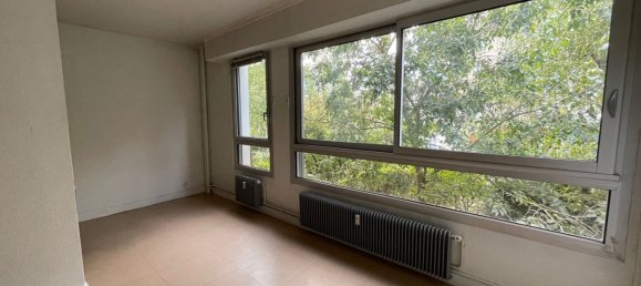 Studio à Courbevoie, France No. 349184 2