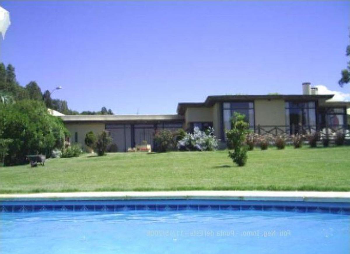 Casa de 3 dormitorios en Maldonado, Uruguay No. 10953