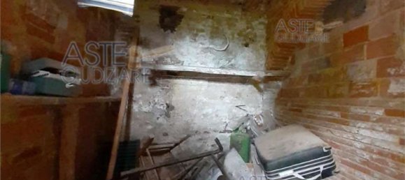 3 rooms Apartment in Capannoli, Italy No. 200443 5