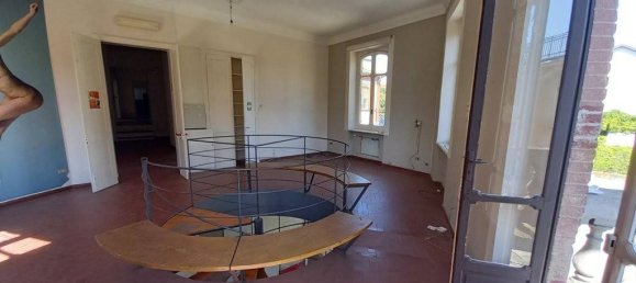5 rooms Commercial property in Chieri, Italy No. 347928 2
