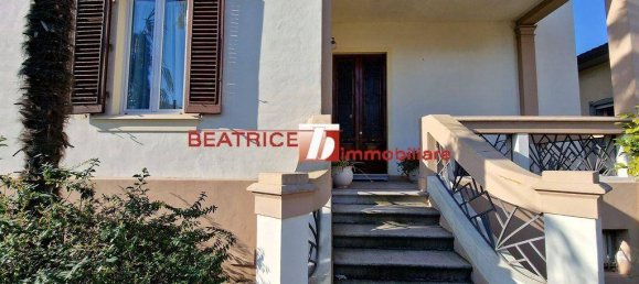 5 bedrooms Villa in Lucca, Italy No. 10773 5