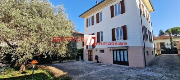 5 bedrooms Villa in Lucca, Italy No. 10773 8
