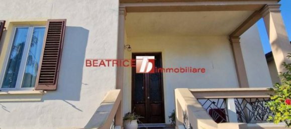 5 bedrooms Villa in Lucca, Italy No. 10773 4